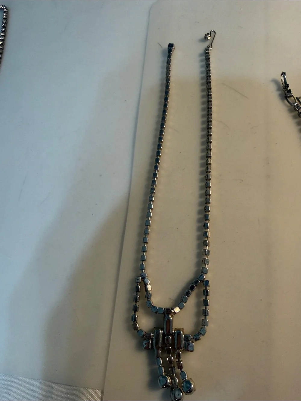 Vintage Rhinestone Drop Necklace in Women’s Jewelry Guc 14” prong set
